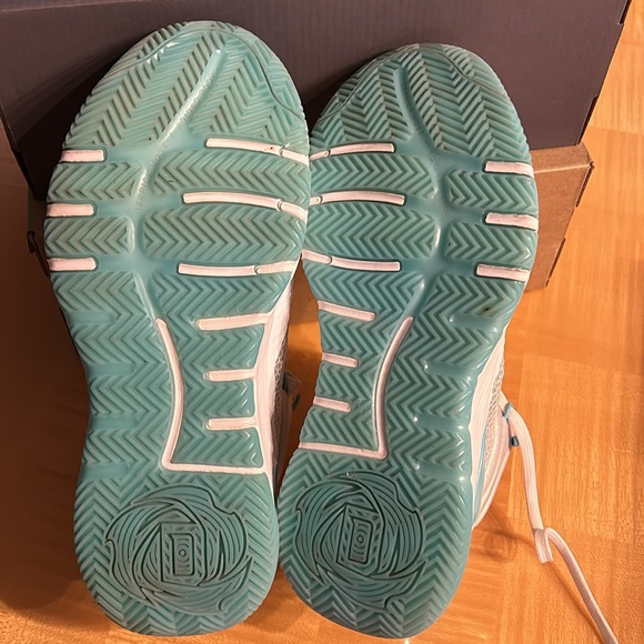 Adidas unisex basketball shoe - Picture 5 of 11